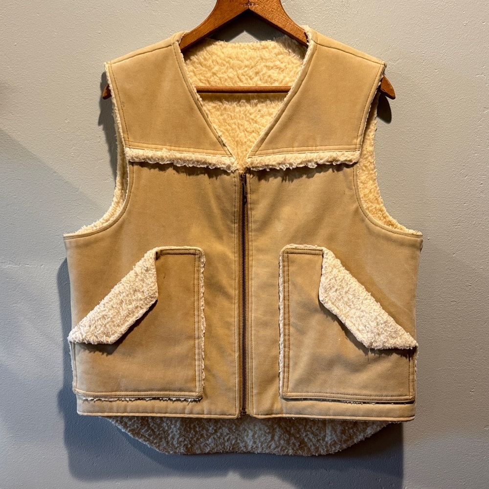 Vintage Men’s Unisex Tan Sherpa Suede Fleece Lined Vest Pockets Front Zip Up